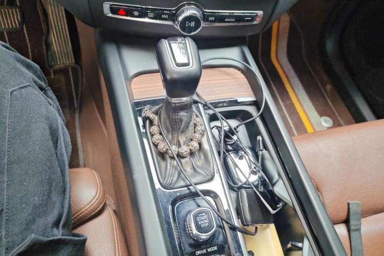 Used Volvo XC60 2021 T5 4x4 Smart Luxury Edition Gear Lever