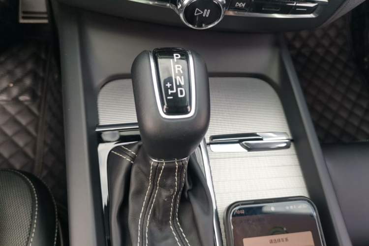 Used Volvo XC60 2021 T5 4x4 Smart & Advanced Sport Edition Gear Lever