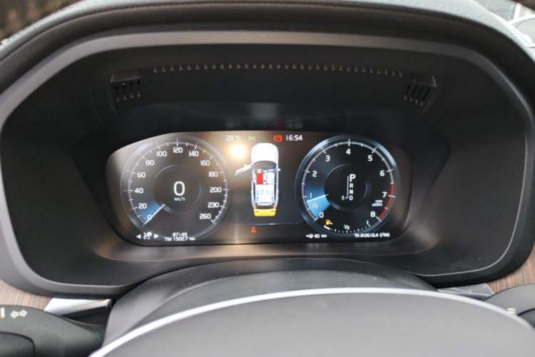Used Volvo XC60 2021 T5 4x4 Smart Luxury Edition Instrument Cluster