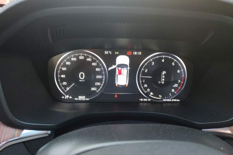 Used Volvo XC60 2021 T5 4x4 Smart Luxury Edition Instrument Cluster