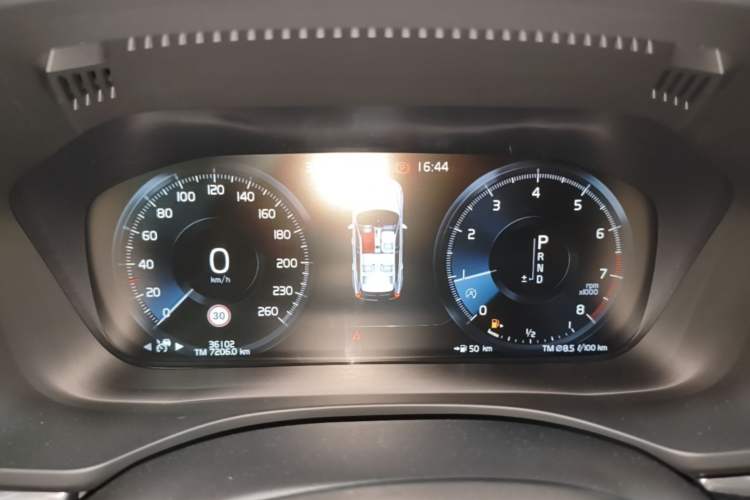 Used Volvo XC60 2021 T5 4x4 Smart Luxury Edition Instrument Cluster