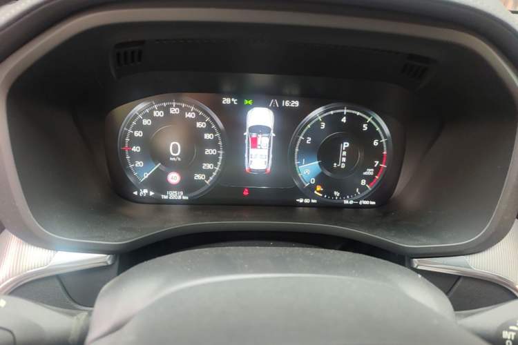 Used Volvo XC60 2021 T5 4x4 Smart Luxury Edition Instrument Cluster