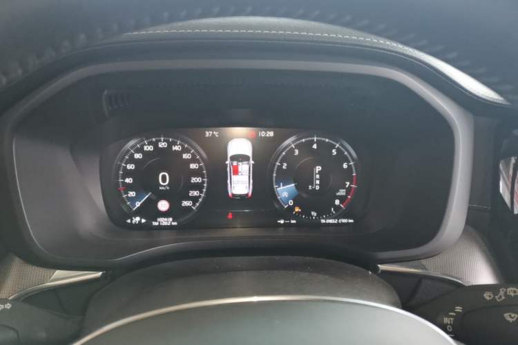 Used Volvo XC60 2021 T5 4x4 Smart Luxury Edition Instrument Cluster