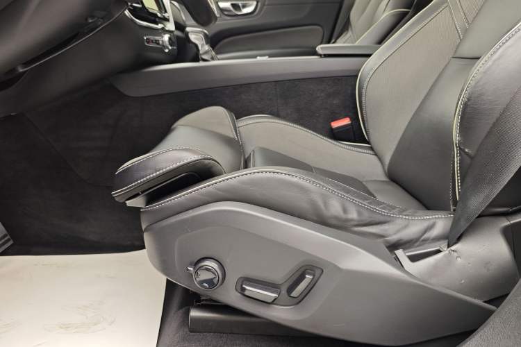 Used Volvo XC60 2021 T5 4x4 Smart & Advanced Sport Edition Interior 10