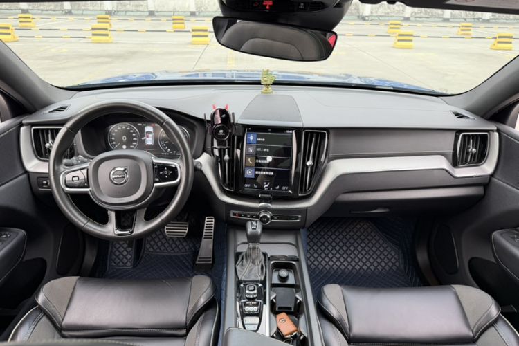 Used Volvo XC60 2021 T5 4x4 Smart & Advanced Sport Edition Interior 2