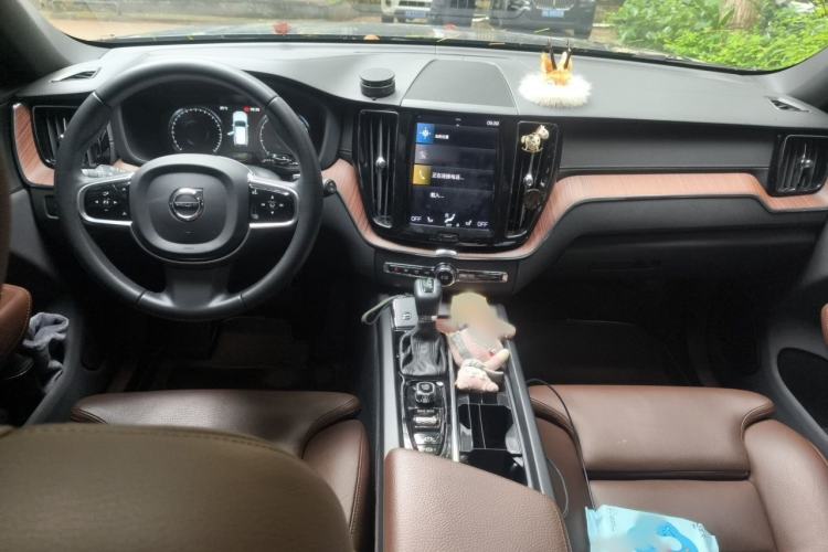 Used Volvo XC60 2021 T5 4x4 Smart Luxury Edition Interior 2
