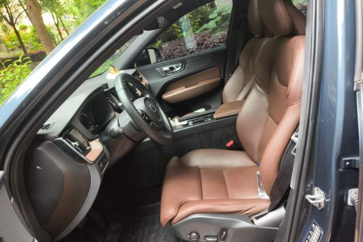 Used Volvo XC60 2021 T5 4x4 Smart Luxury Edition Left Front Seat