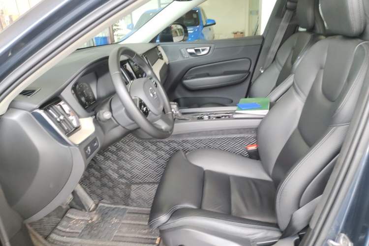 Used Volvo XC60 2021 T5 4x4 Smart Luxury Edition Left Front Seat