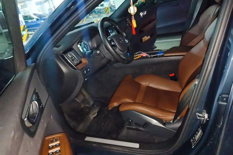 Used Volvo XC60 2021 T5 4x4 Smart Luxury Edition Left Front Seat