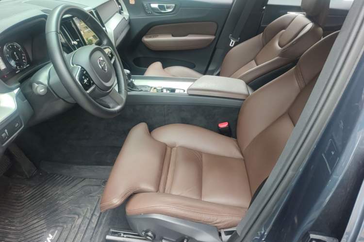 Used Volvo XC60 2021 T5 4x4 Smart Luxury Edition Left Front Seat