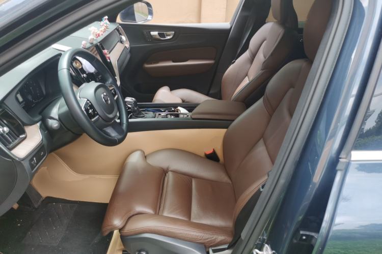 Used Volvo XC60 2021 T5 4x4 Smart Luxury Edition Left Front Seat