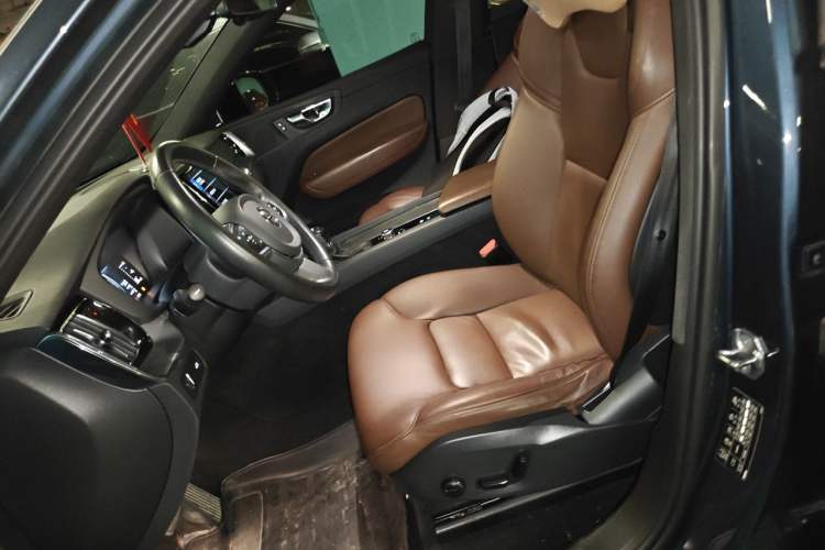 Used Volvo XC60 2021 T5 4x4 Smart Luxury Edition Left Front Seat