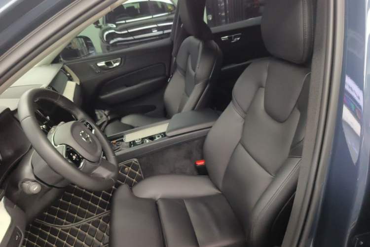 Used Volvo XC60 2021 T5 4x4 Smart Luxury Edition Left Front Seat