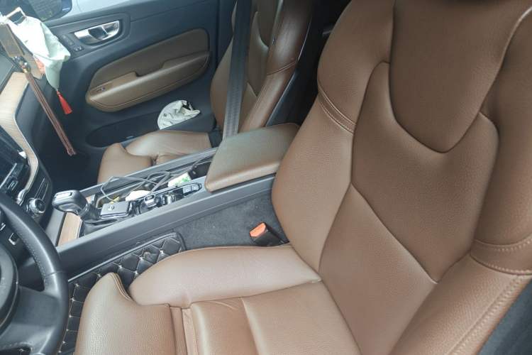 Used Volvo XC60 2021 T5 4x4 Smart Luxury Edition Left Front Seat