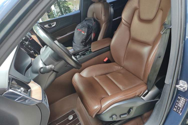 Used Volvo XC60 2021 T5 4x4 Smart Luxury Edition Left Front Seat