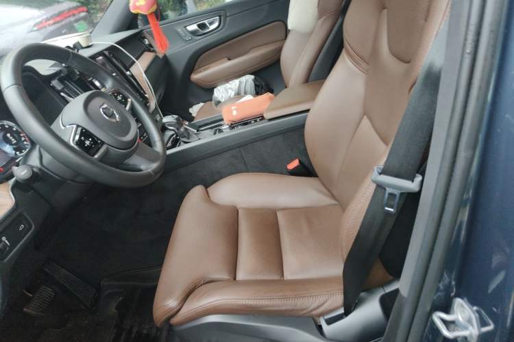 Used Volvo XC60 2021 T5 4x4 Smart Luxury Edition Left Front Seat