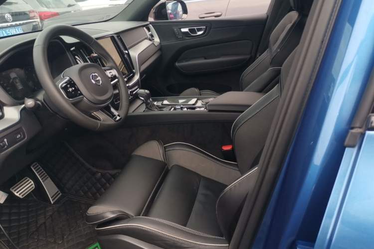 Used Volvo XC60 2021 T5 4x4 Smart & Advanced Sport Edition Left Front Seat
