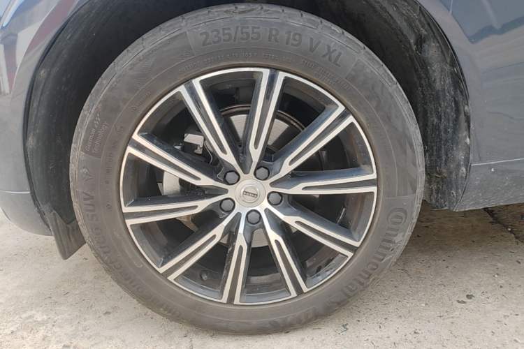 Used Volvo XC60 2021 T5 4x4 Smart Luxury Edition Left Front Wheel Hub