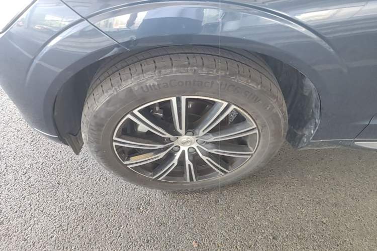 Used Volvo XC60 2021 T5 4x4 Smart Luxury Edition Left Front Wheel Hub