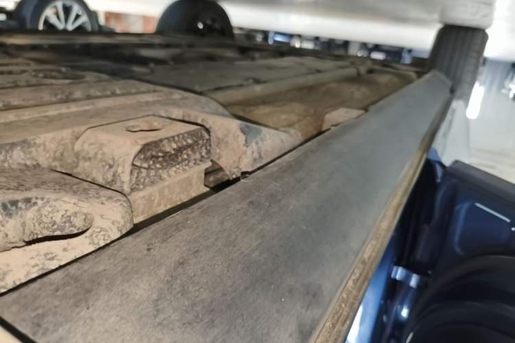 Used Volvo XC60 2021 T5 4x4 Smart Luxury Edition Left Side Sill