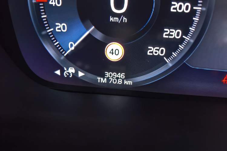 Used Volvo XC60 2021 T5 4x4 Smart Luxury Edition Odometer Close Up