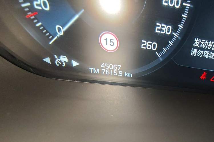Used Volvo XC60 2021 T5 4x4 Smart Luxury Edition Odometer Close Up