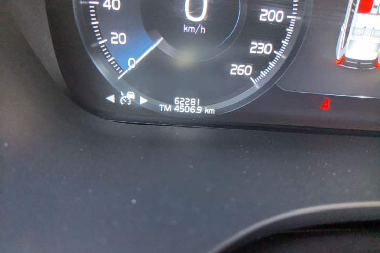 Used Volvo XC60 2021 T5 4x4 Smart Luxury Edition Odometer Close Up