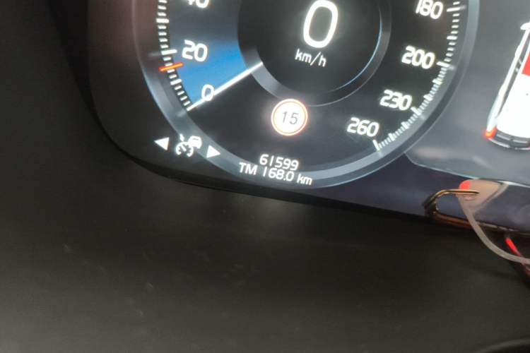 Used Volvo XC60 2021 T5 4x4 Smart Luxury Edition Odometer Close Up