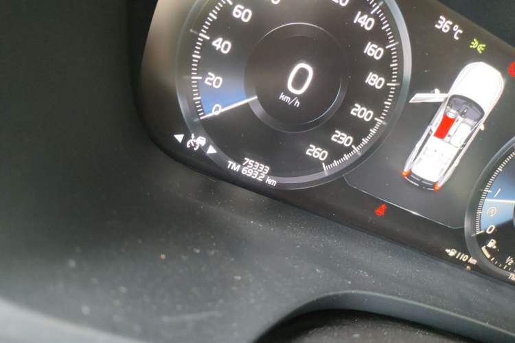 Used Volvo XC60 2021 T5 4x4 Smart Luxury Edition Odometer Close Up