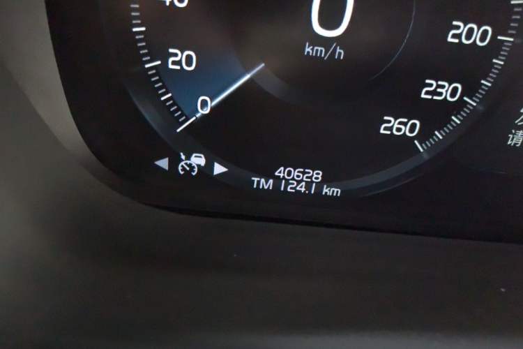 Used Volvo XC60 2021 T5 4x4 Smart Luxury Edition Odometer Close Up