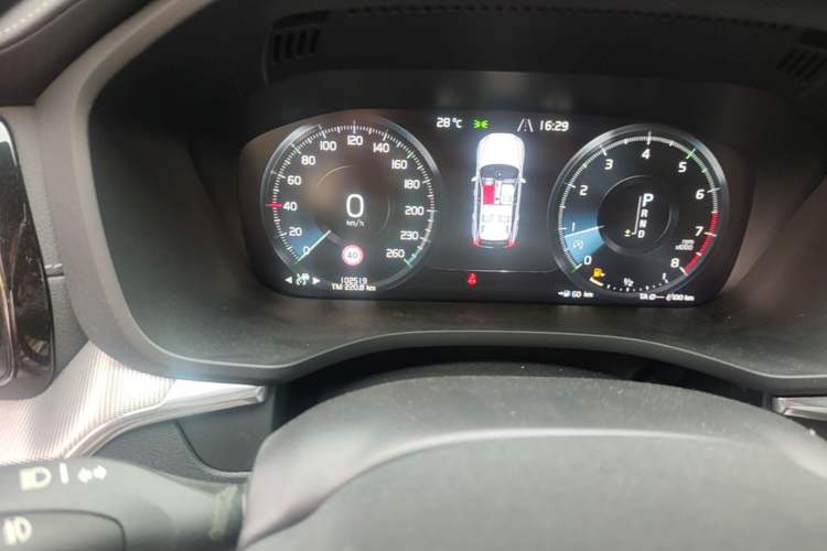 Used Volvo XC60 2021 T5 4x4 Smart Luxury Edition Odometer Close Up