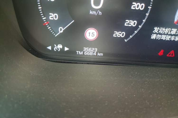 Used Volvo XC60 2021 T5 4x4 Smart Luxury Edition Odometer Close Up