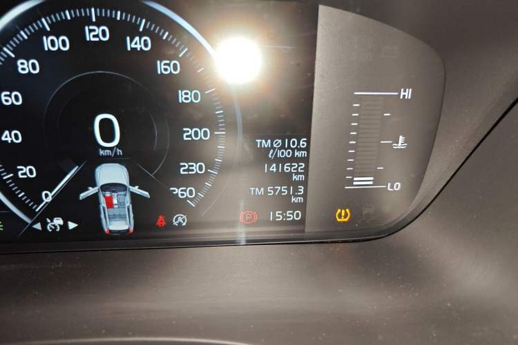 Used Volvo XC60 2021 T5 4x4 Smart Luxury Edition Odometer Close Up