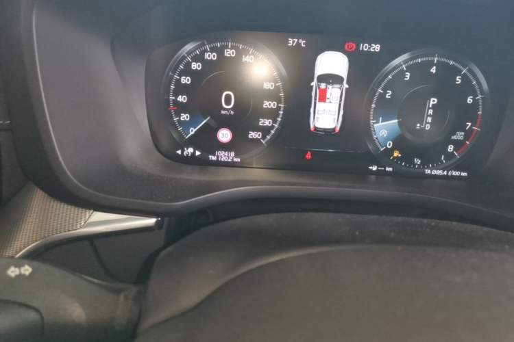 Used Volvo XC60 2021 T5 4x4 Smart Luxury Edition Odometer Close Up
