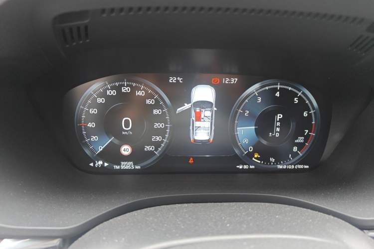 Used Volvo XC60 2021 T5 4x4 Smart Luxury Edition Odometer Close Up
