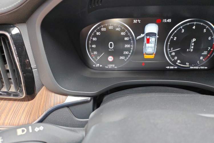 Used Volvo XC60 2021 T5 4x4 Smart Luxury Edition Odometer Close Up