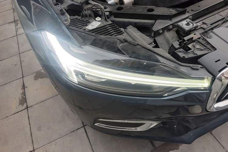 Used Volvo XC60 2021 T5 4x4 Smart Luxury Edition Right Front Headlight