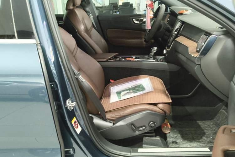 Used Volvo XC60 2021 T5 4x4 Smart Luxury Edition Right Front Seat