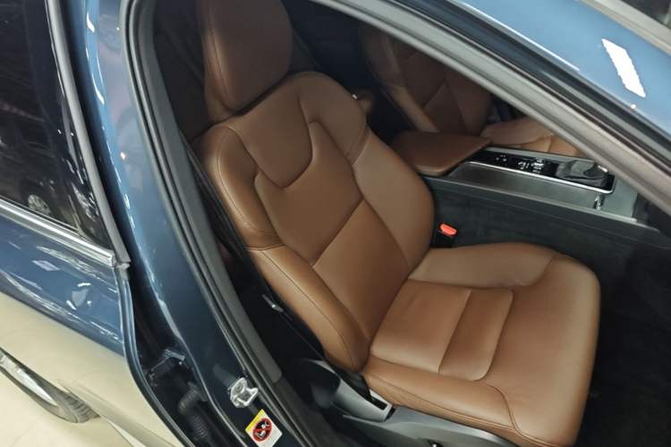 Used Volvo XC60 2021 T5 4x4 Smart Luxury Edition Right Front Seat