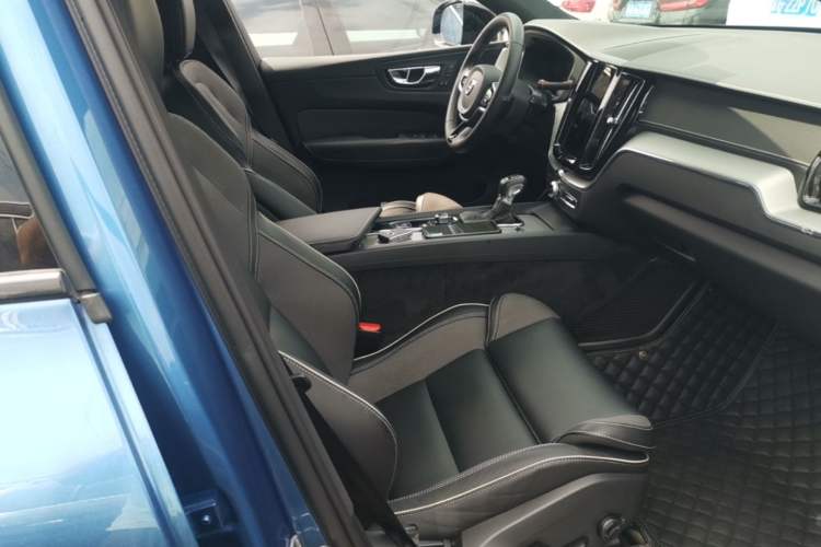 Used Volvo XC60 2021 T5 4x4 Smart & Advanced Sport Edition Right Front Seat