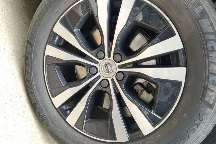 Used Volvo XC60 2021 T5 4x4 Zhiyi Sport Edition Right Front Wheel Hub