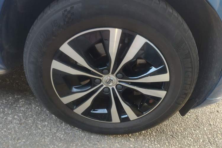Used Volvo XC60 2021 T5 4x4 Zhiyi Sport Edition Right Front Wheel Hub