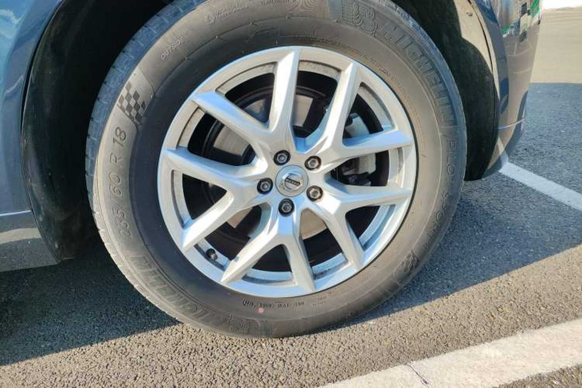 Used Volvo XC60 2021 T5 4x4 Smart Luxury Edition Right Front Wheel Hub