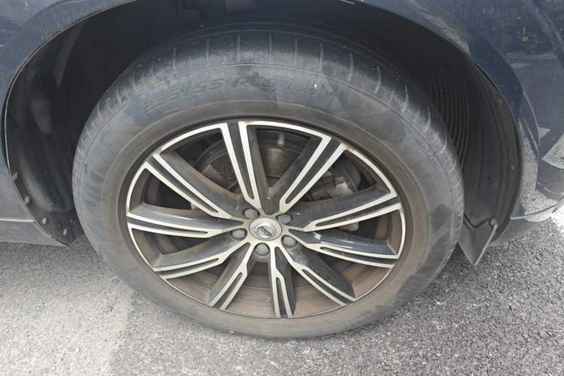 Used Volvo XC60 2021 T5 4x4 Smart Luxury Edition Right Front Wheel Hub