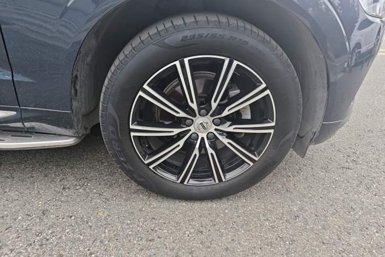 Used Volvo XC60 2021 T5 4x4 Smart Luxury Edition Right Front Wheel Hub