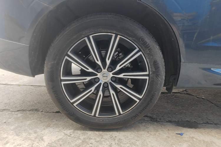 Used Volvo XC60 2021 T5 4x4 Smart Luxury Edition Right Rear Wheel Hub