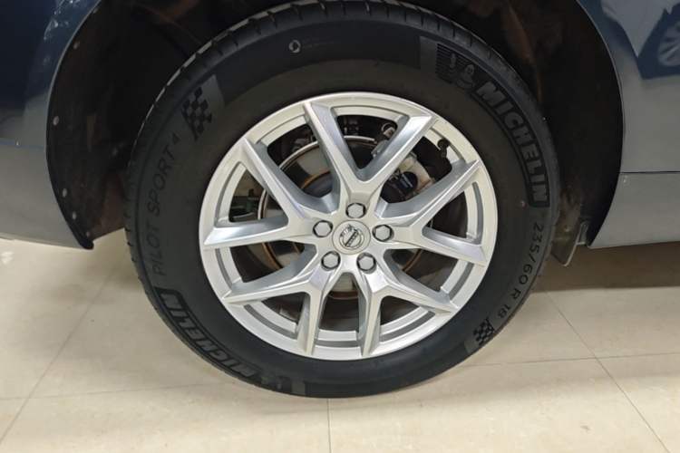 Used Volvo XC60 2021 T5 4x4 Smart Luxury Edition Right Rear Wheel Hub