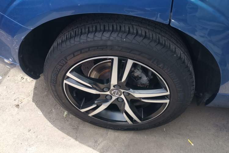 Used Volvo XC60 2021 T5 4x4 Smart & Advanced Sport Edition Right Rear Wheel Hub