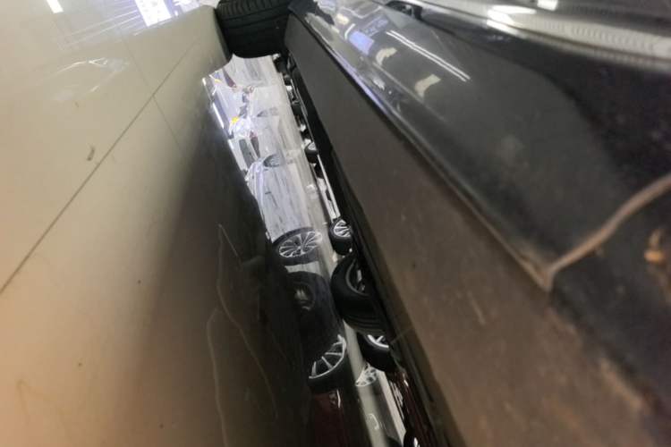 Used Volvo XC60 2021 T5 4x4 Smart Luxury Edition Right Side Sill