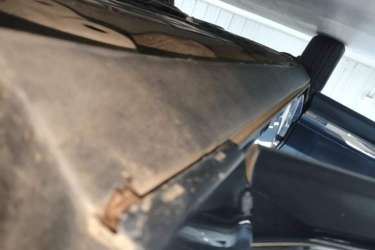 Used Volvo XC60 2021 T5 4x4 Smart Luxury Edition Right Side Sill